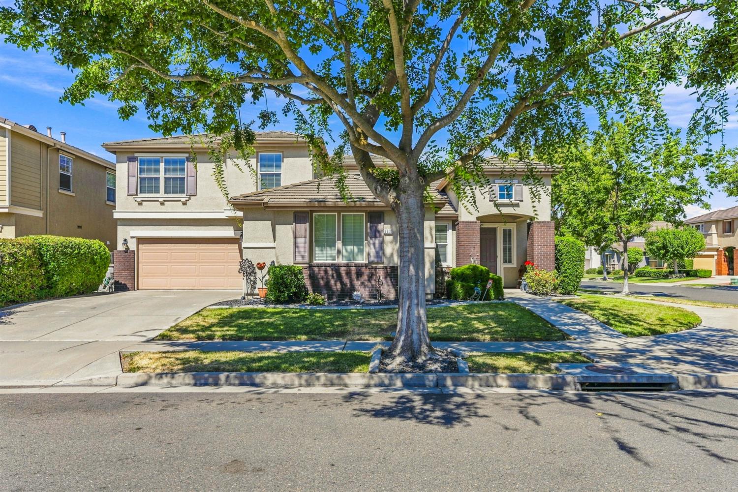 2700 E Cascade Street