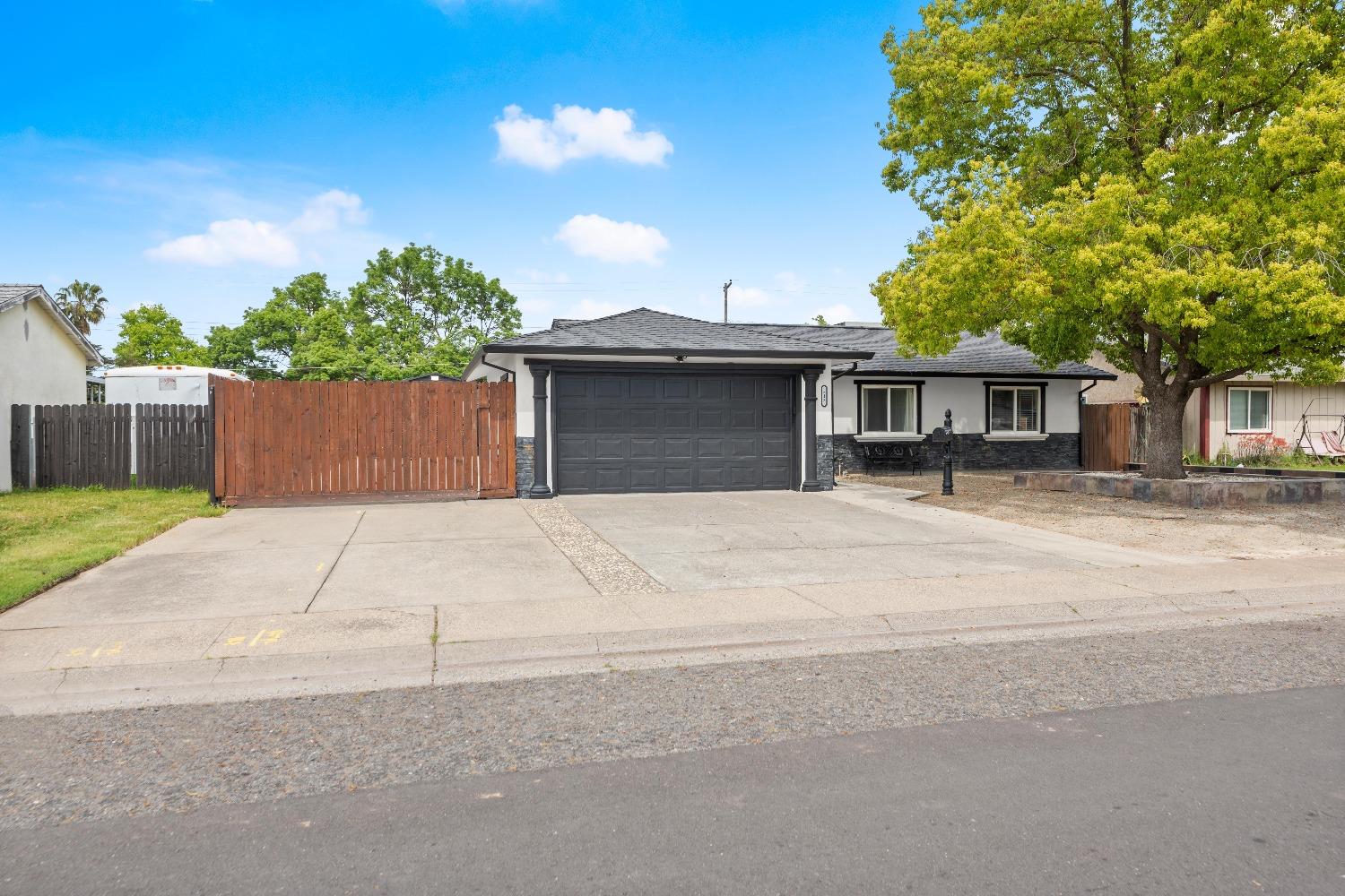 313 Willis Avenue
