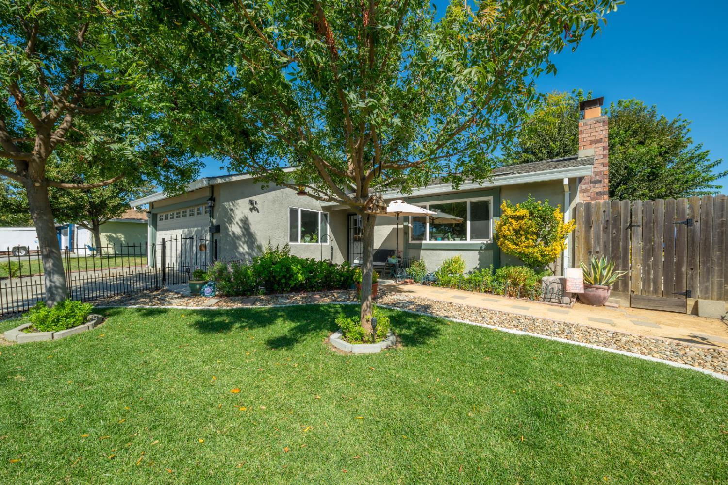 1317 Leo Way