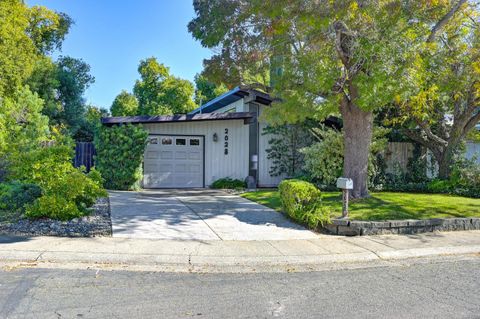 2028 Clearfield Way Carmichael CA 95608