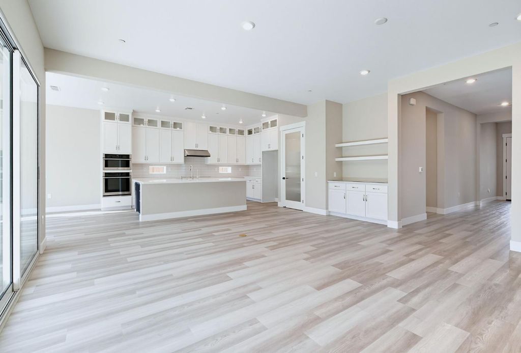 Photo of 1292 Laurel Dr, Manteca, CA 95336 (MLS # 225117193)