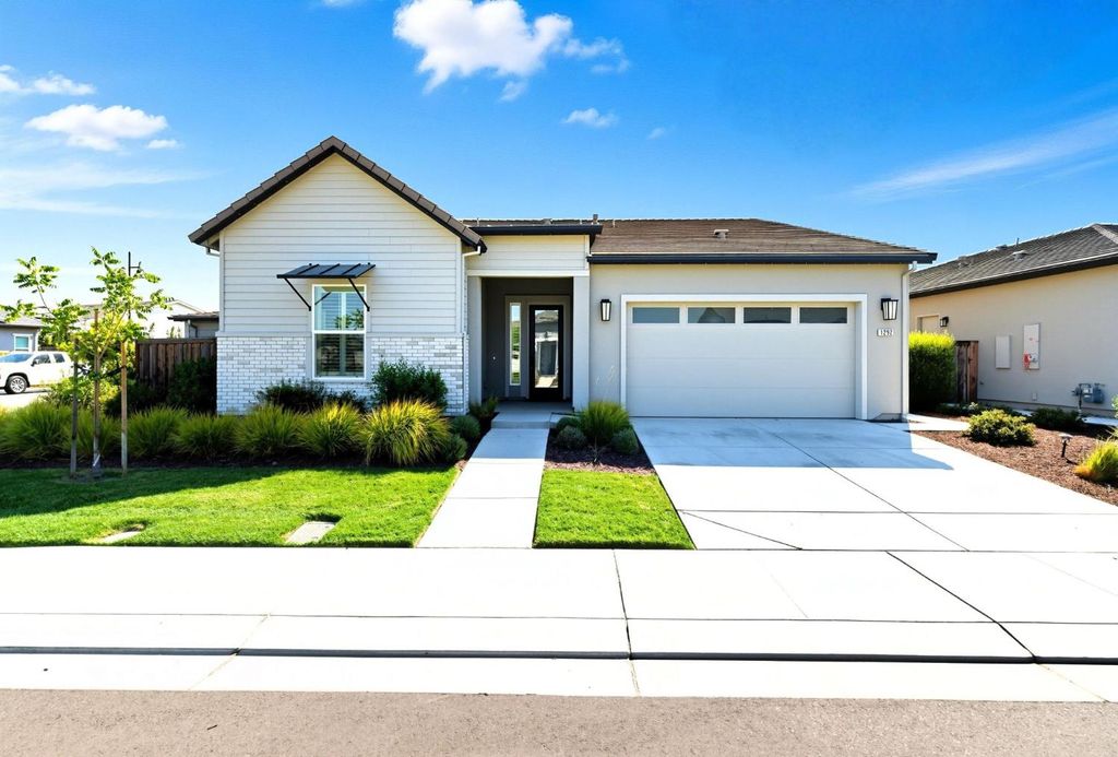 Photo of 1292 Laurel Dr, Manteca, CA 95336 (MLS # 225117193)