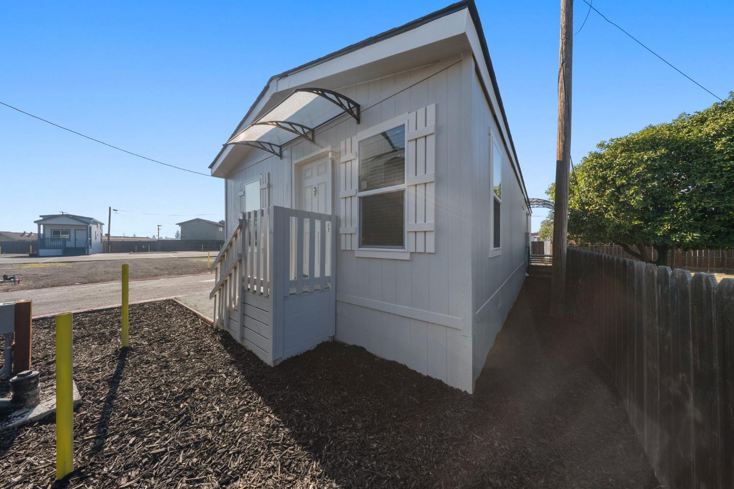 317 Moffat Boulevard 5