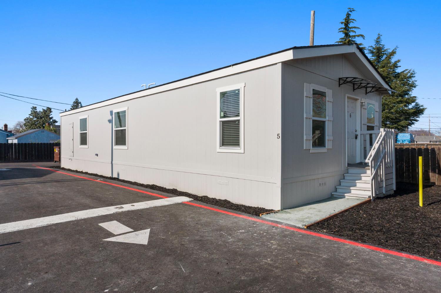 317 Moffat Boulevard 5