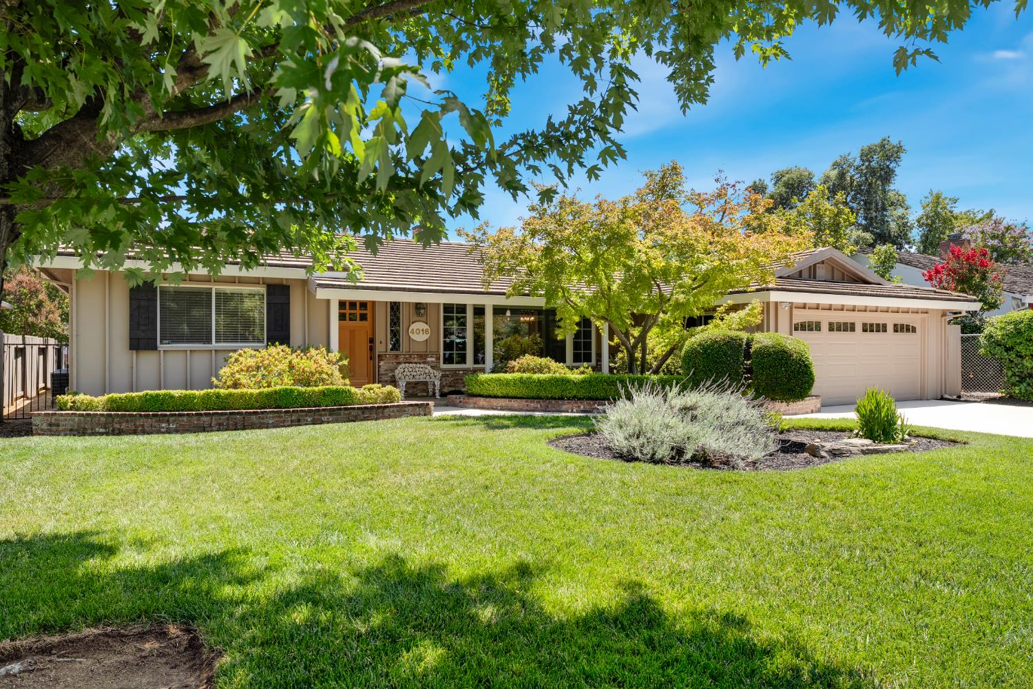 4016 Cresta Way