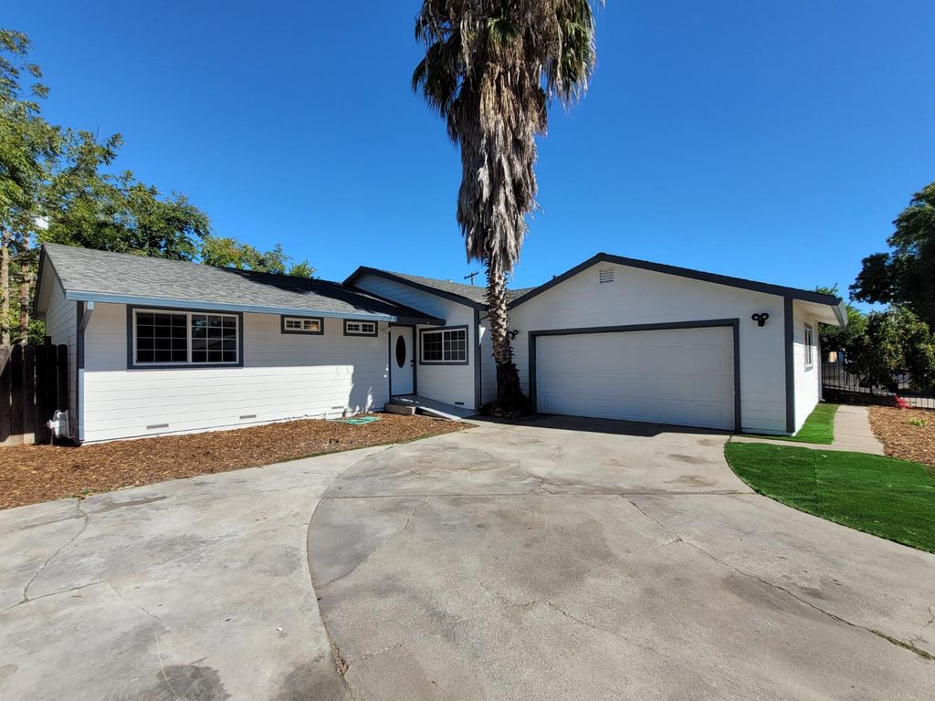 Photo of 7417 Flores Way, Sacramento, CA 95822 (MLS # 225132297)