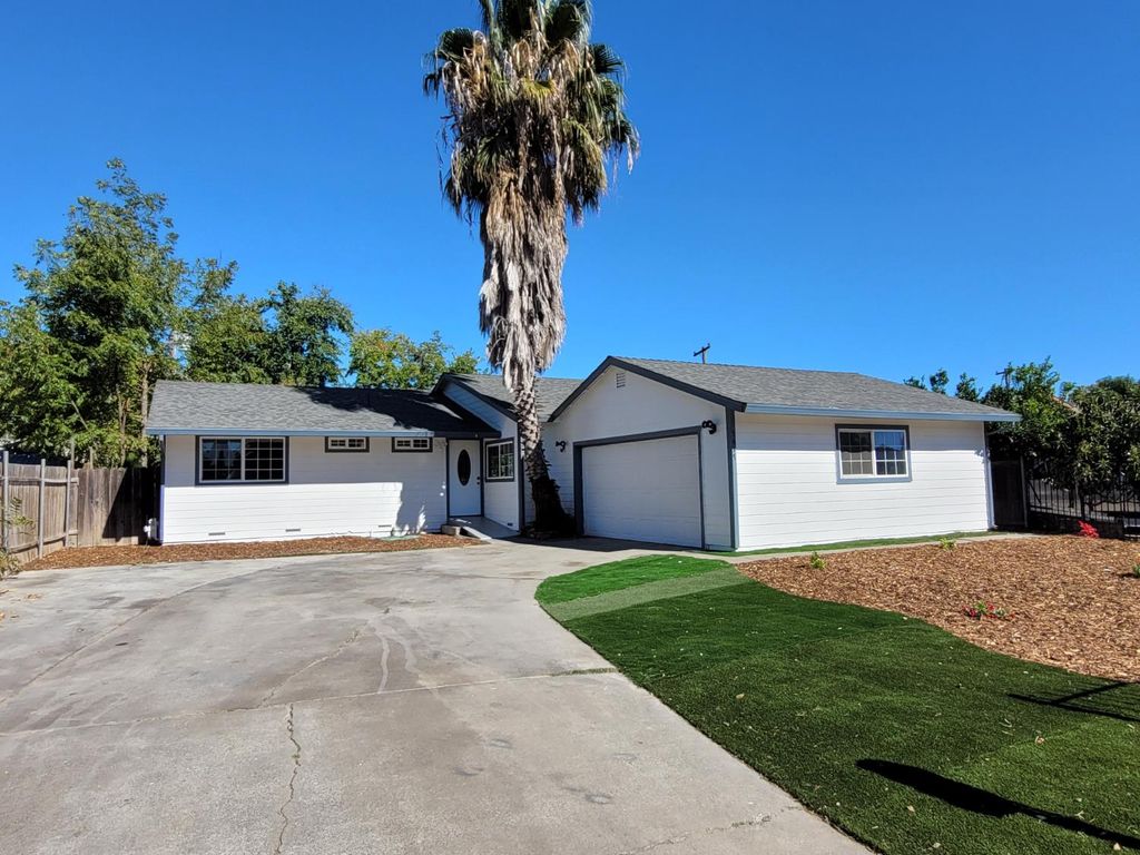 Photo of 7417 Flores Way, Sacramento, CA 95822 (MLS # 225132297)