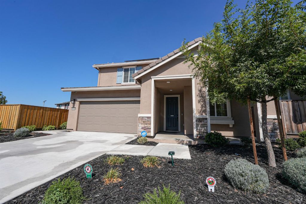 Photo of 2612 Newberry Street, Fairfield, CA 94533 (MLS # 325085156)
