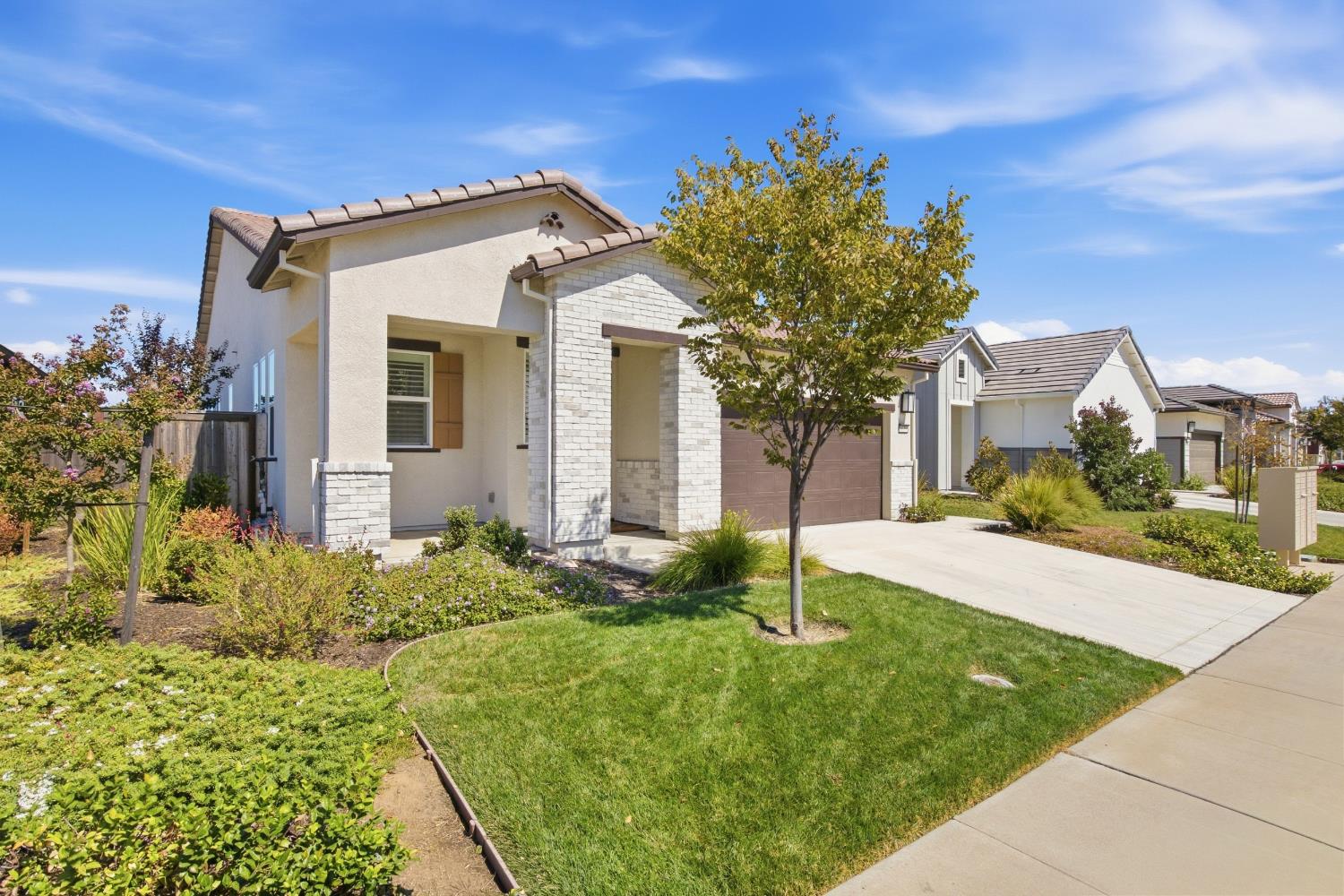 5010 Peace Lily Lane
