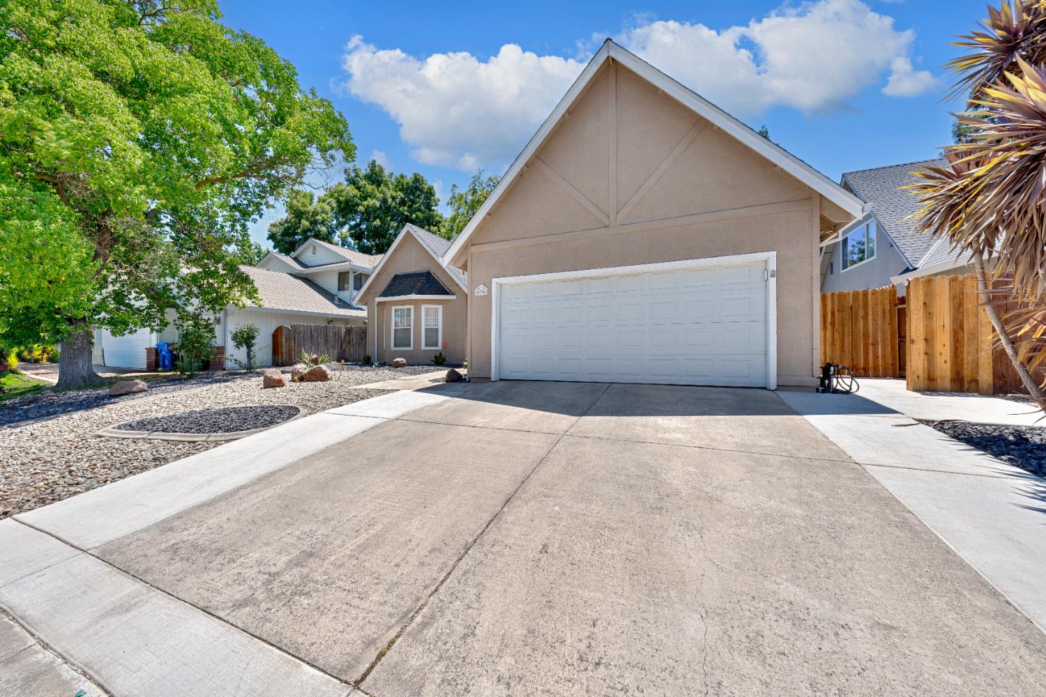 6736 Folkstone Way