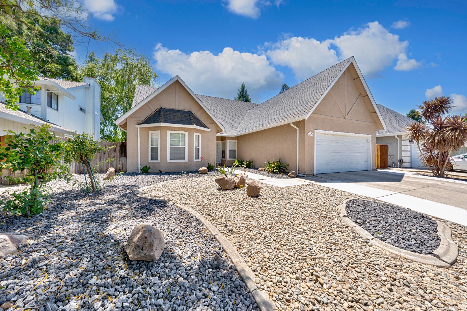 6736 Folkstone Way