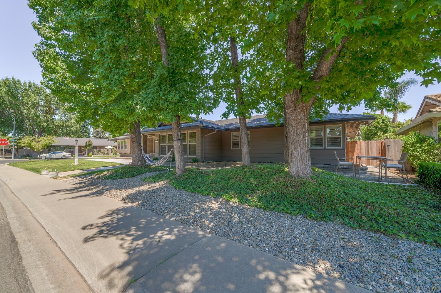 609 Hamden Lane