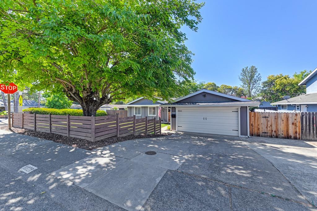 6828 Will Rogers Drive