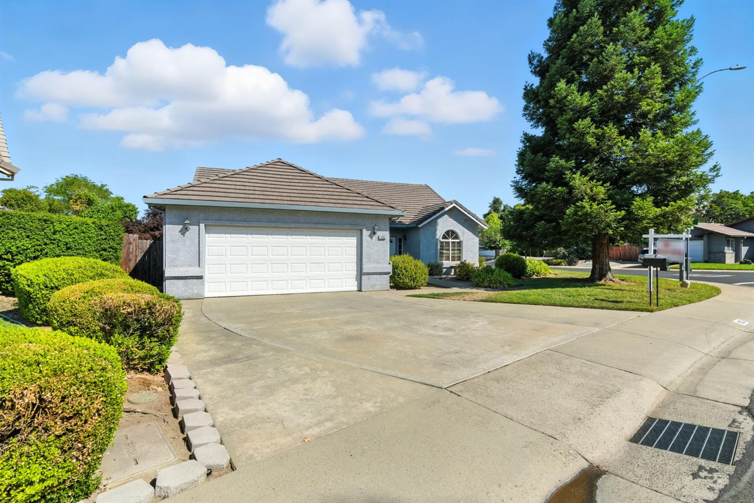 1052 Mockingbird Lane