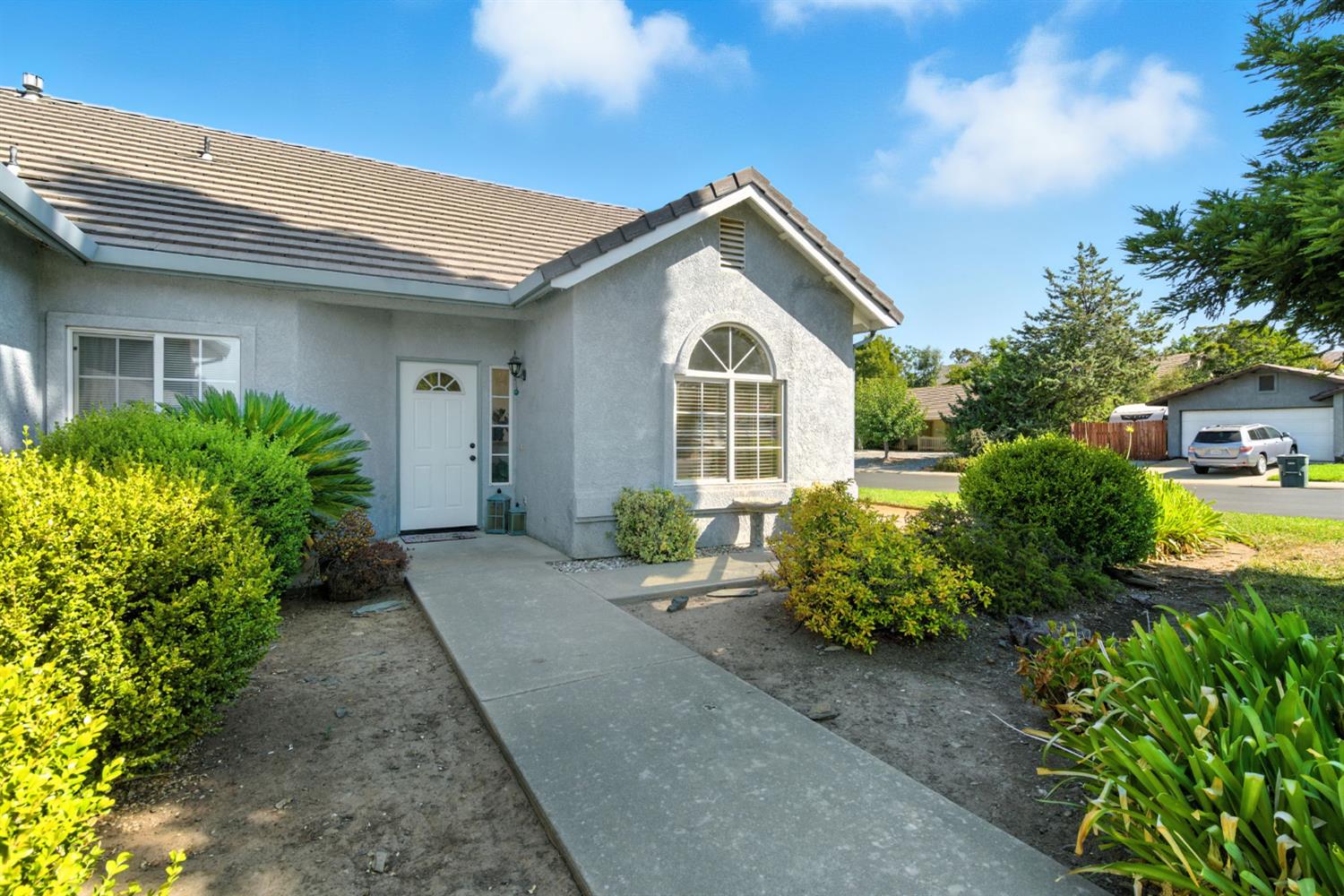 1052 Mockingbird Lane