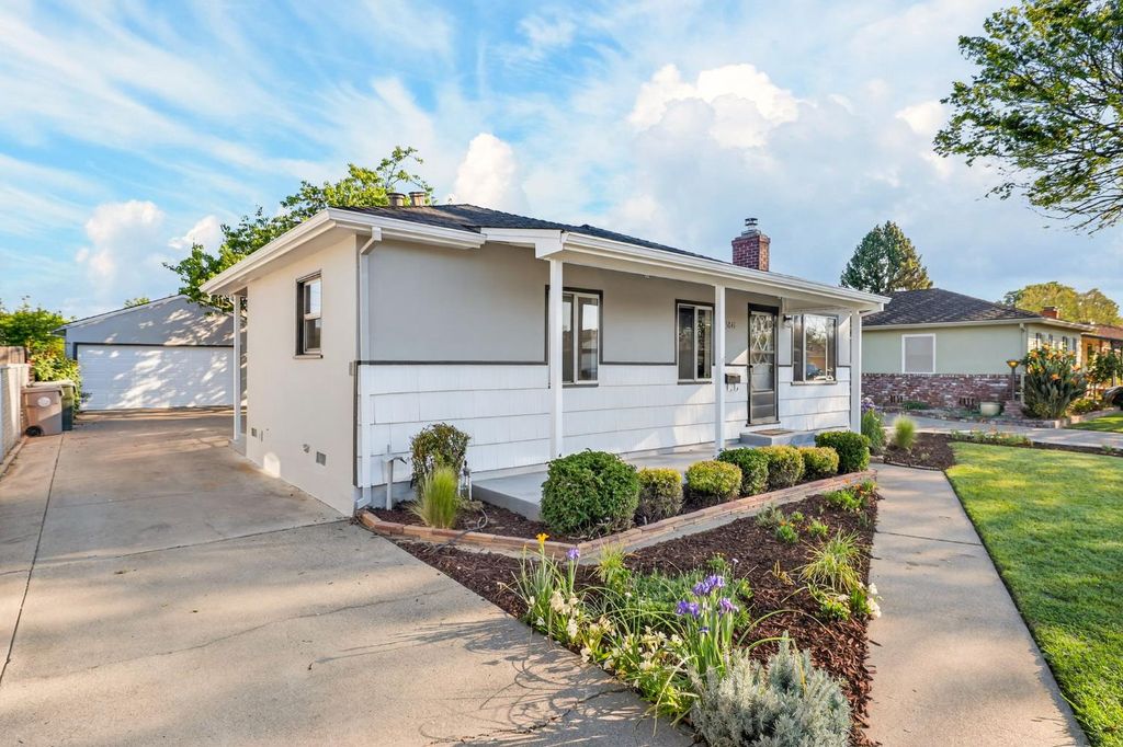Photo of 5841 18th Avenue, Sacramento, CA 95820 (MLS # 226033879)