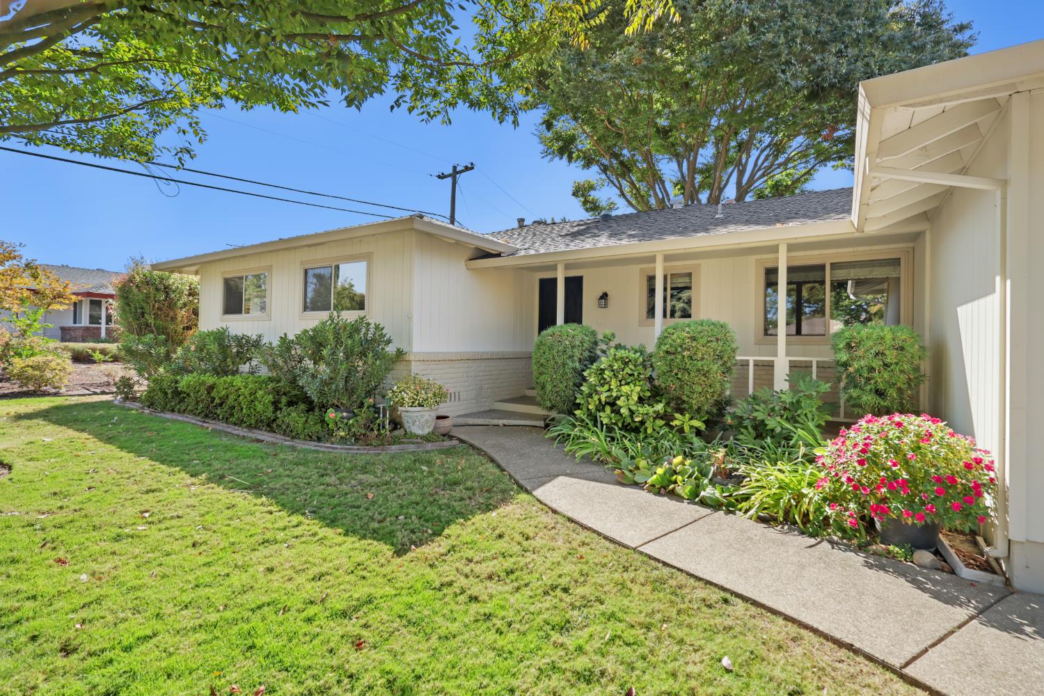 6218 Saint James Drive