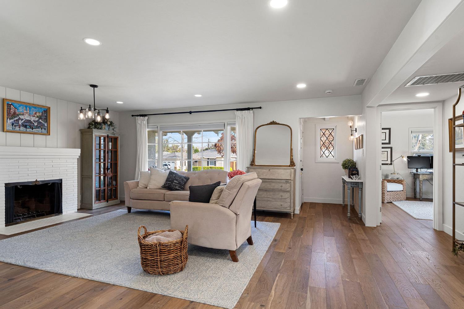 1507 Los Molinos Way