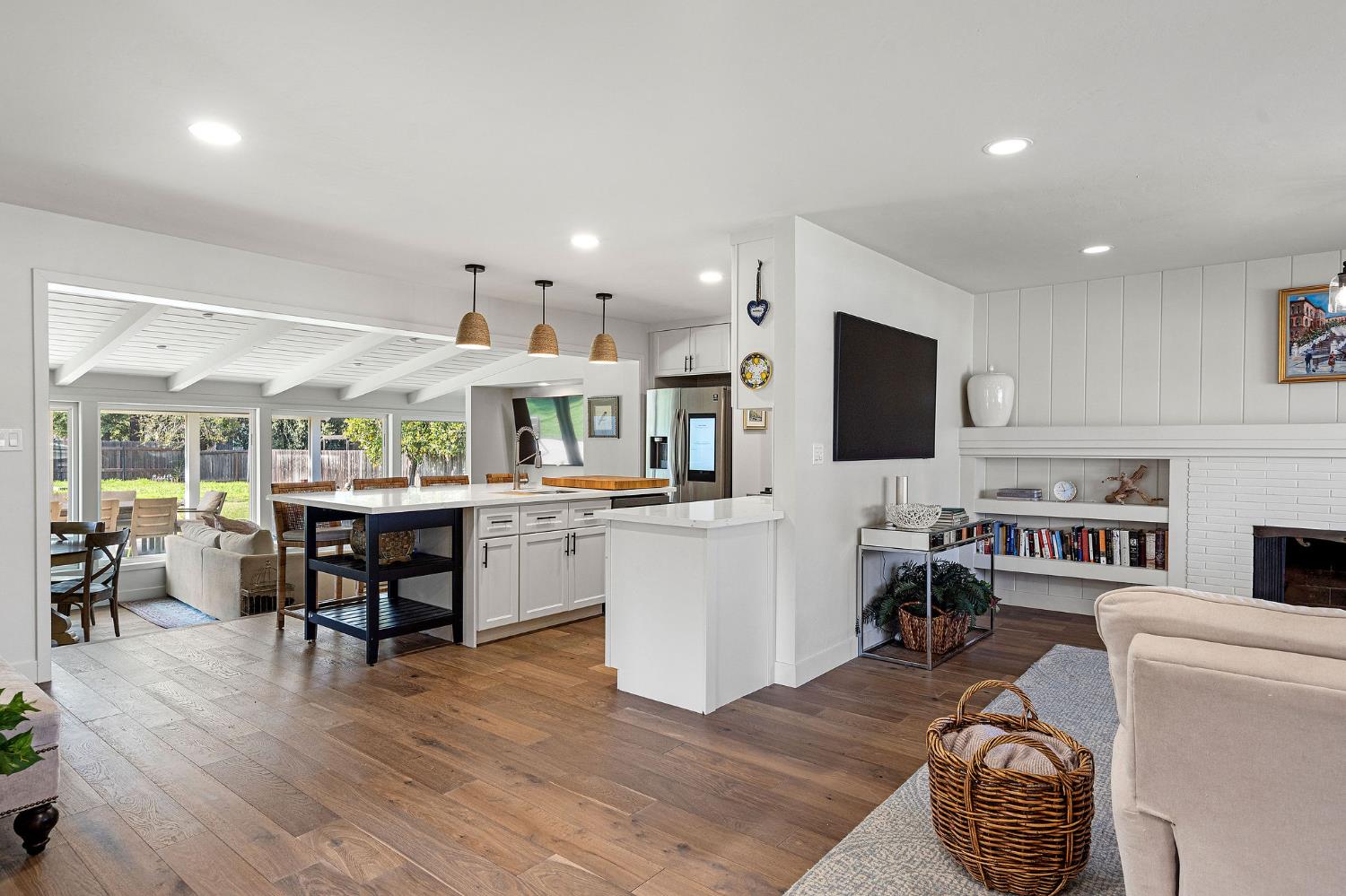 1507 Los Molinos Way