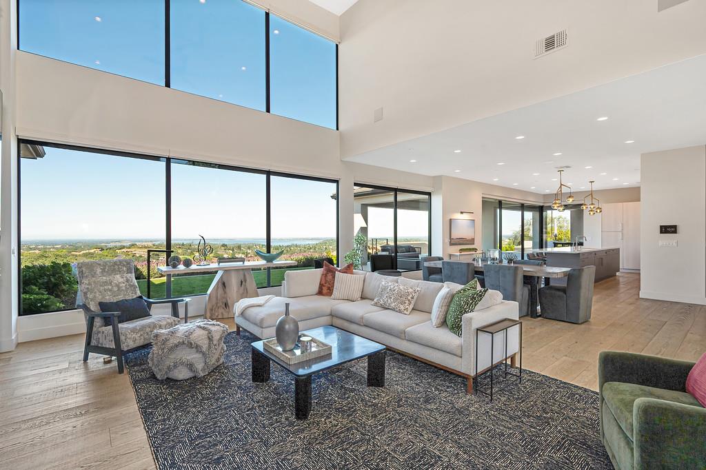 290 St Regis Court