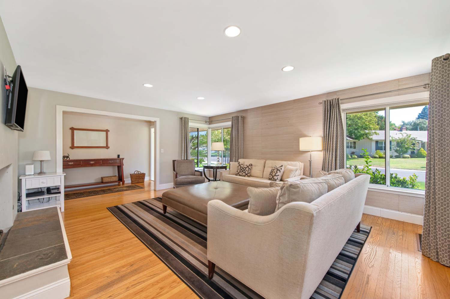 4045 Esperanza Drive