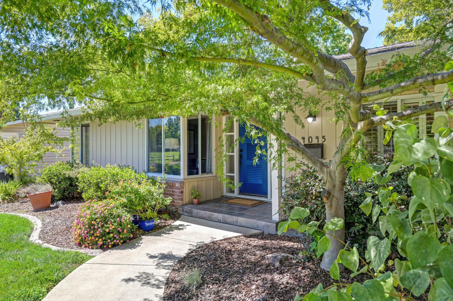 4045 Esperanza Drive