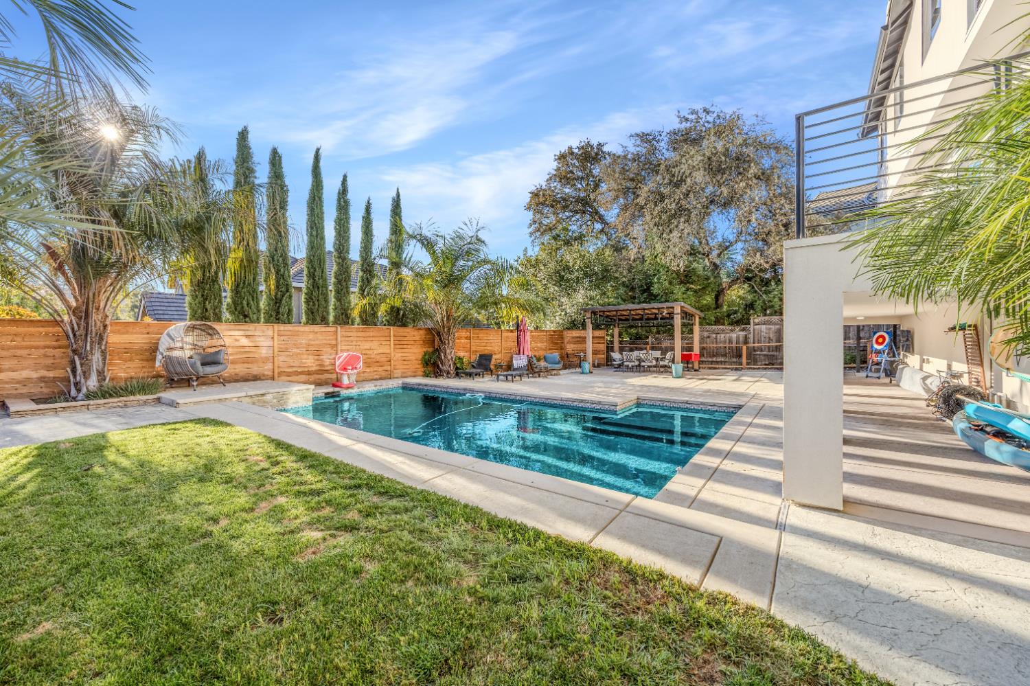 2501 Knoll Court