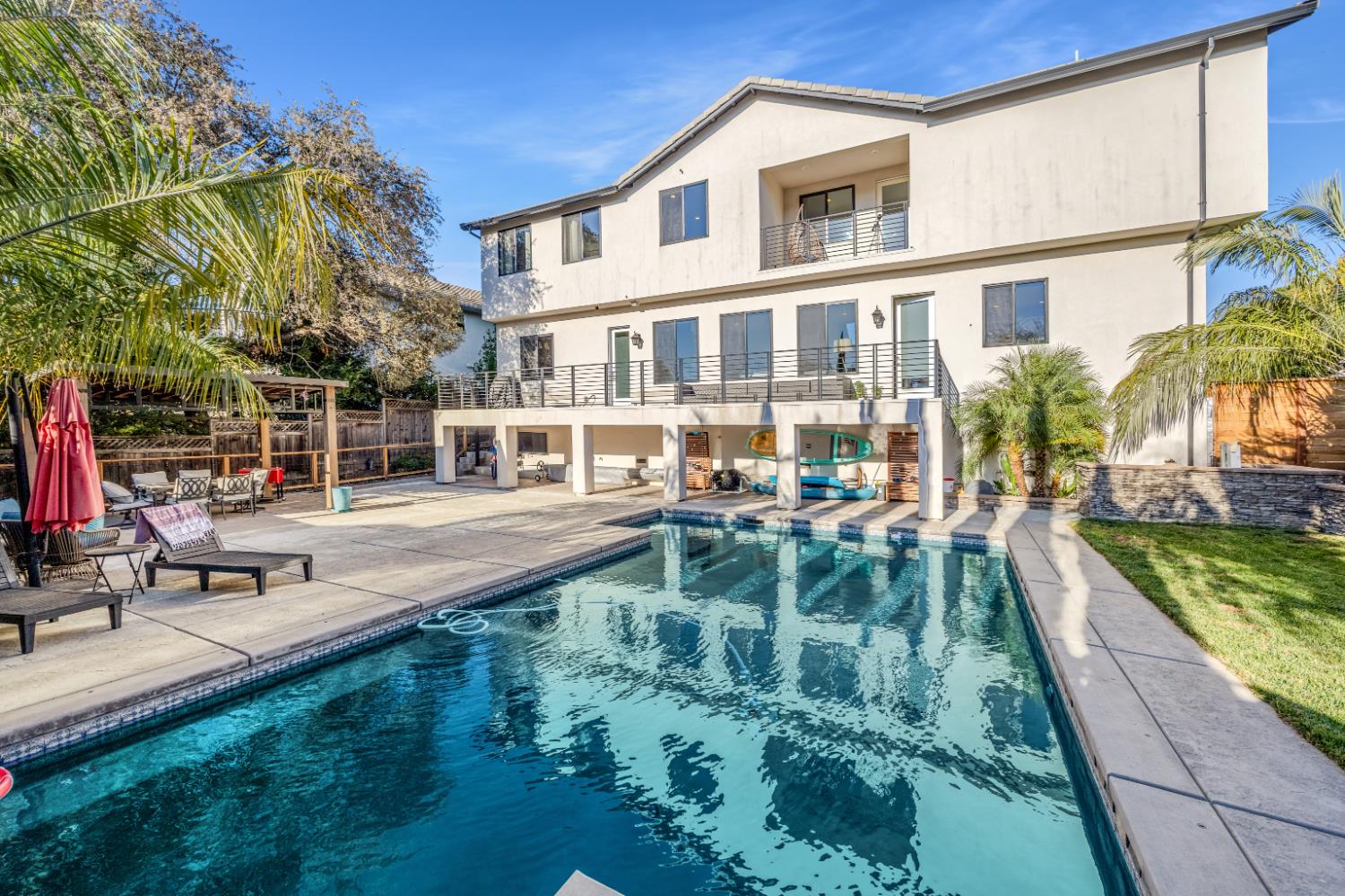 2501 Knoll Court