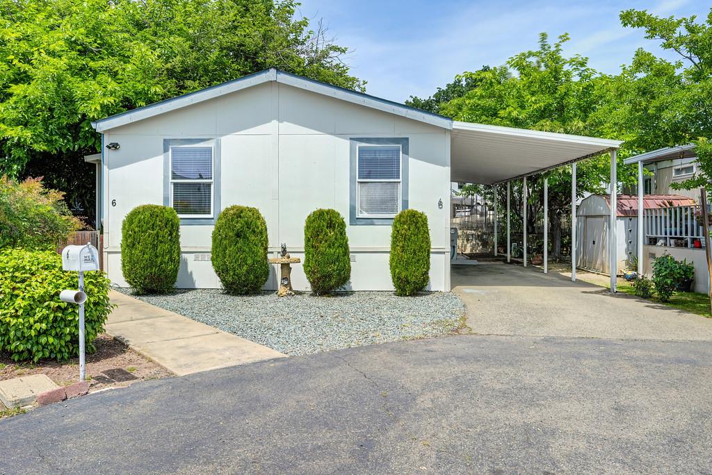 6 Selby Lane