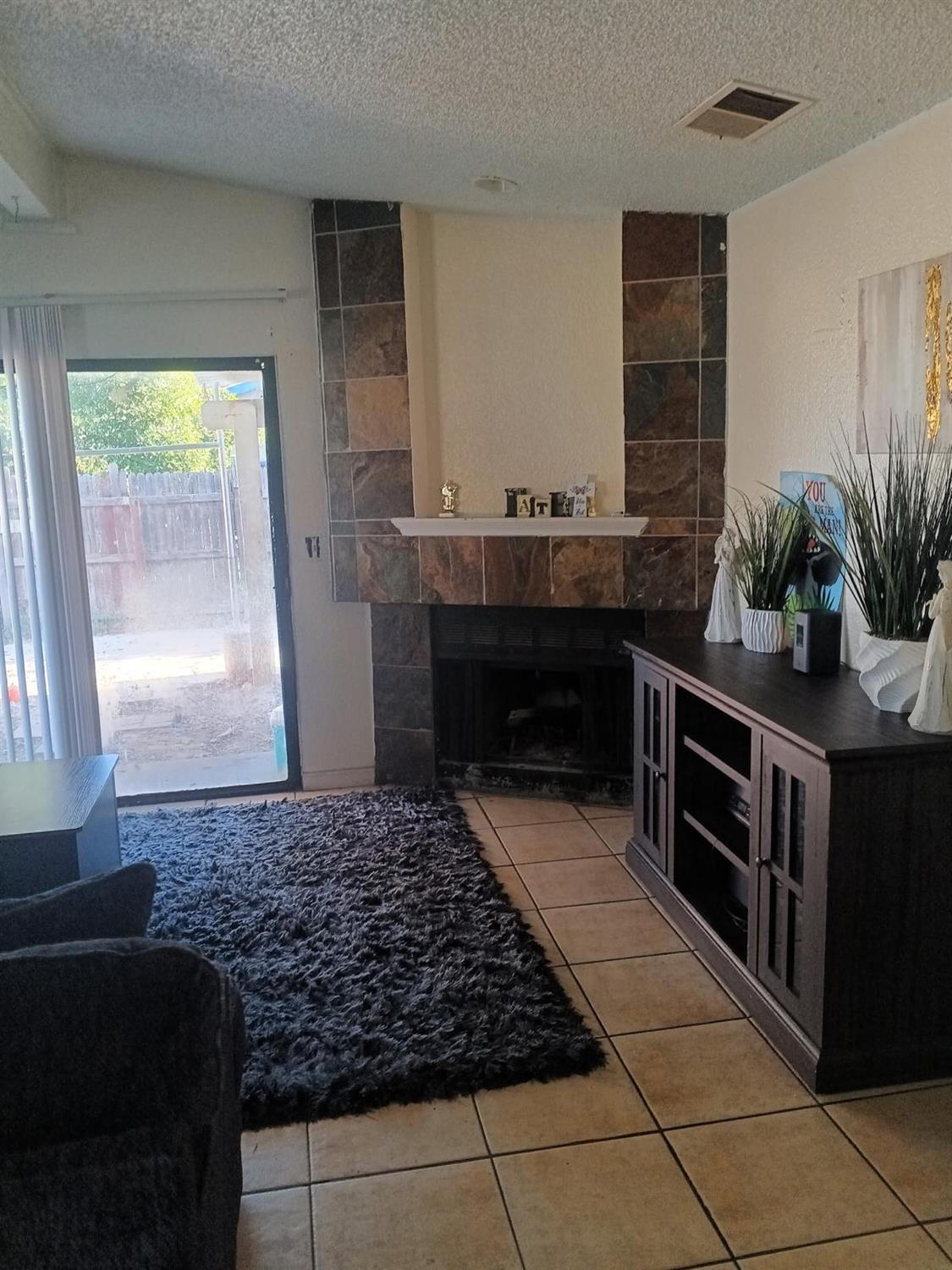 6935 Bridle Trail Way