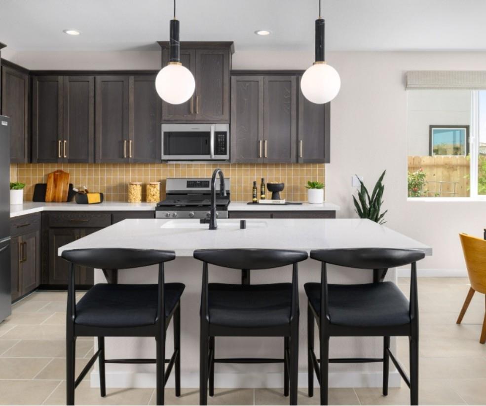 3952 Aura Way