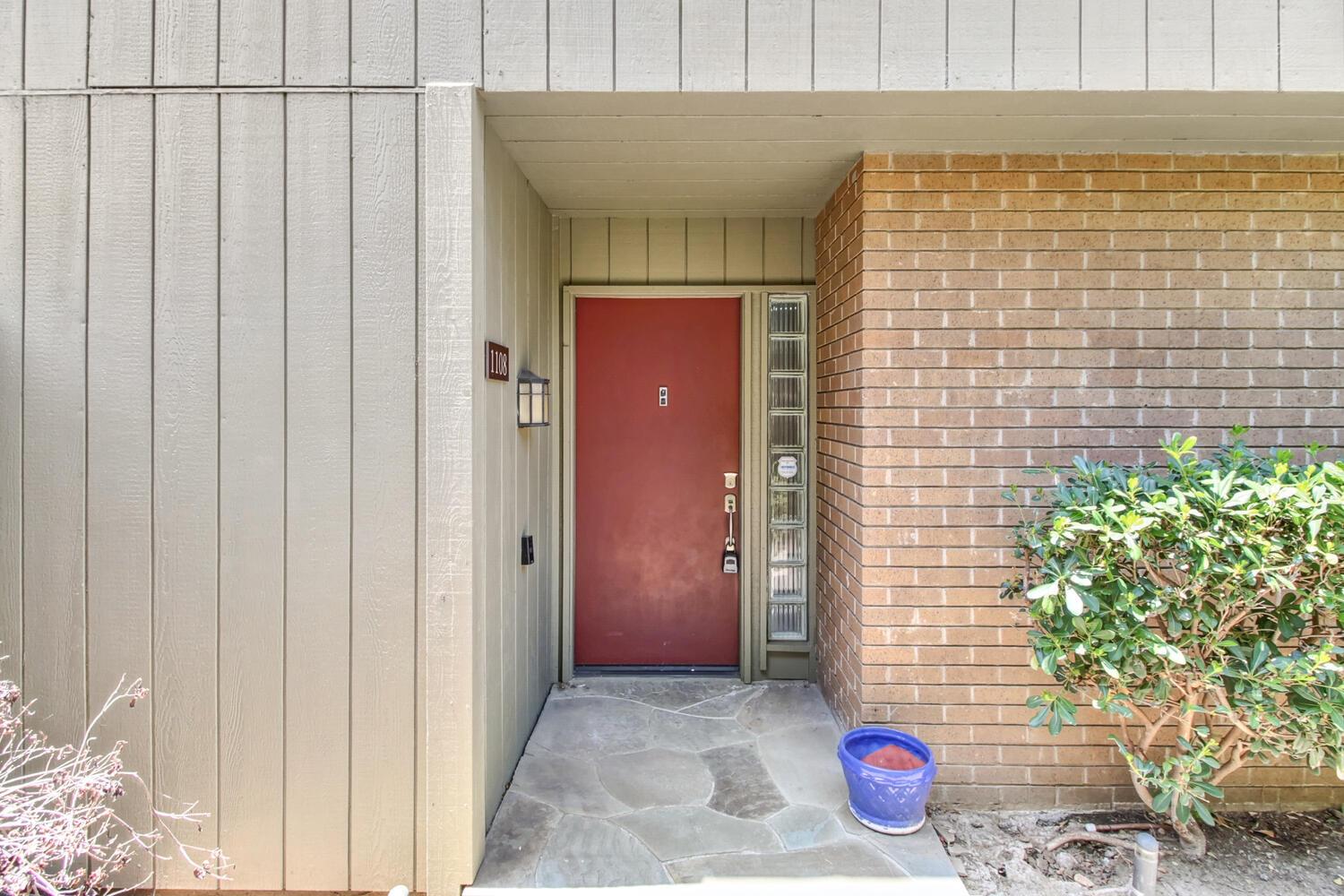 1108 Dunbarton Circle