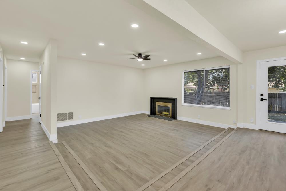 2129 Danbury Way