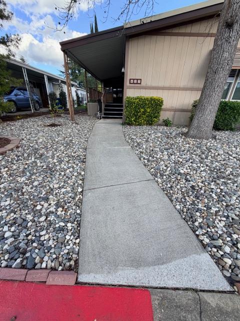 427 Royal Crest Circle