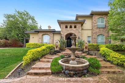 254 Canyon falls Drive Folsom CA 95630