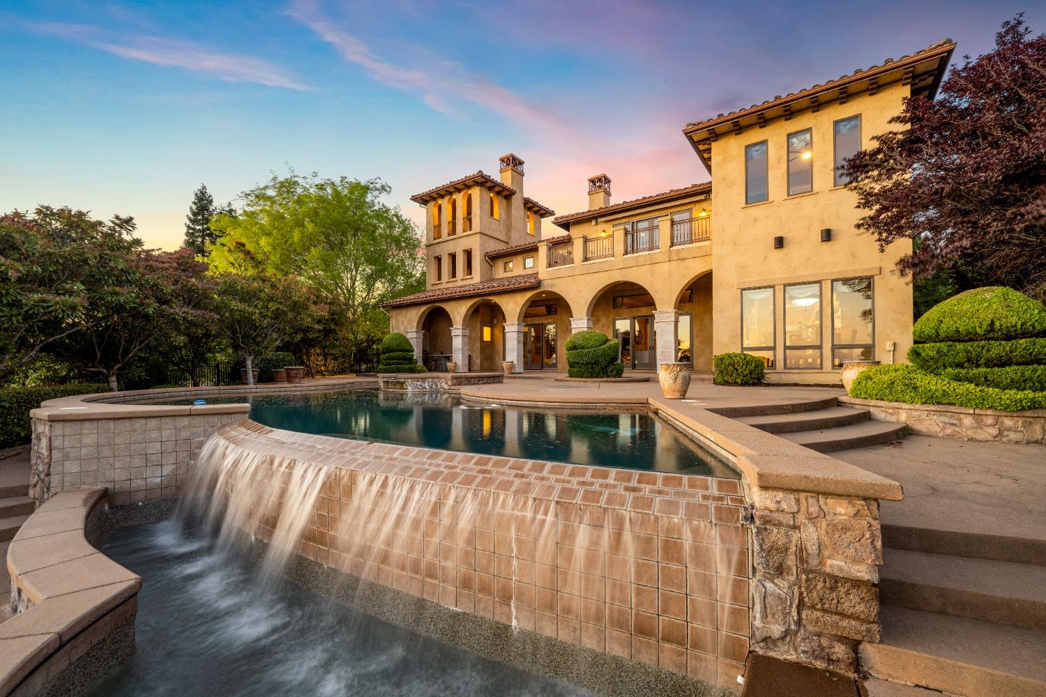 5535 Eden Roc Drive