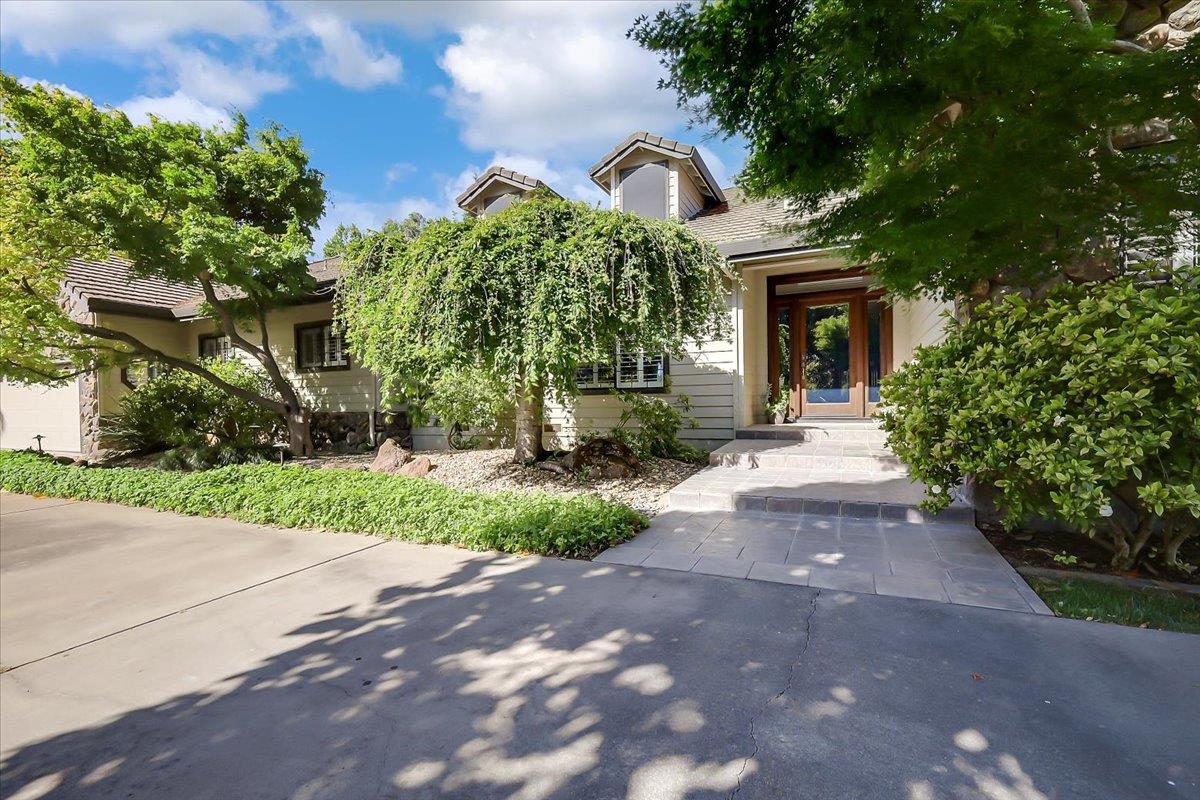 620 Lyndsey Lane