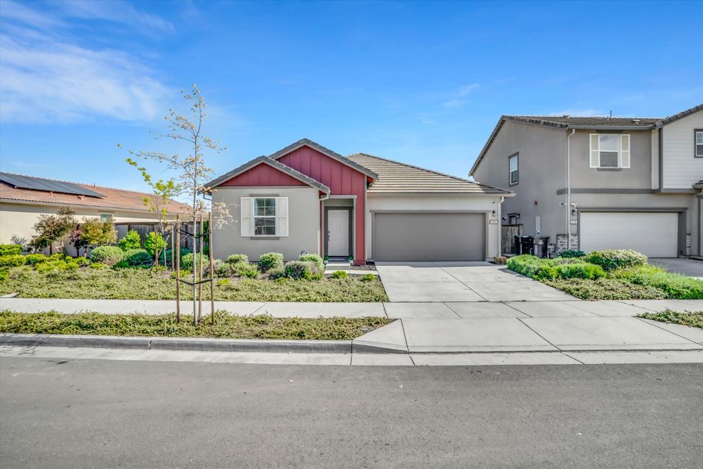 Photo of 864 Loon Street, Lathrop, CA 95330 (MLS # 226044194)