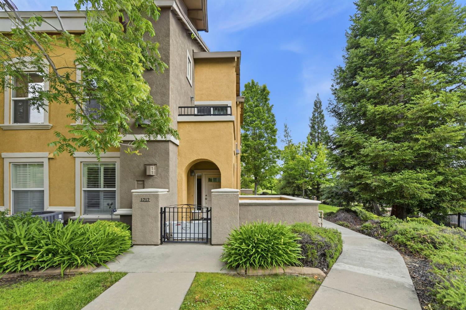 1717 Vessona Circle 1717