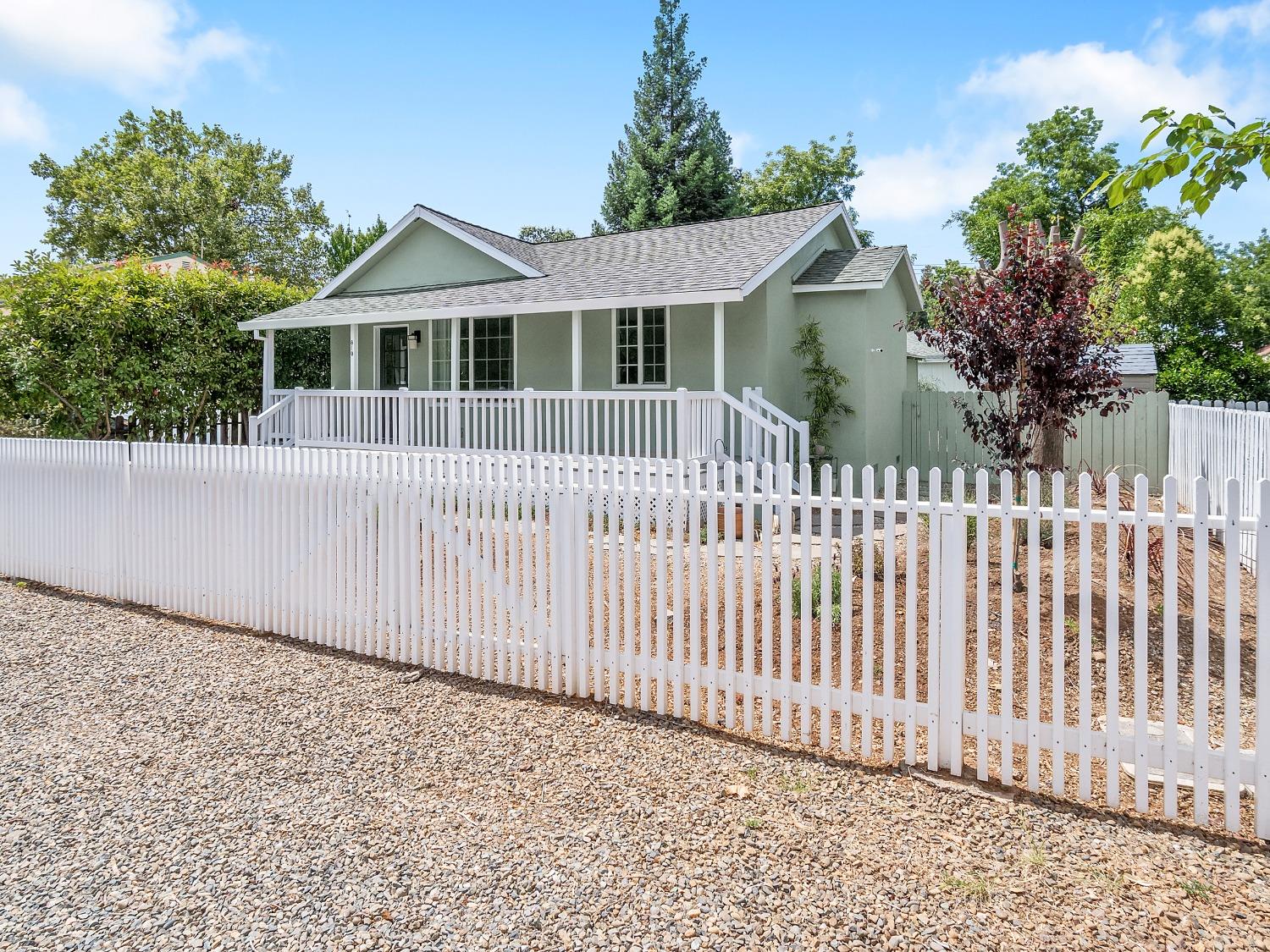 810 Persifer Street