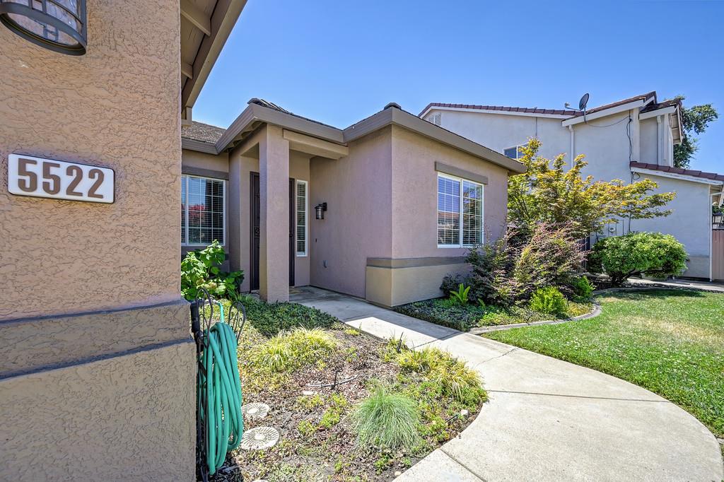 5522 SE Mable Rose Way