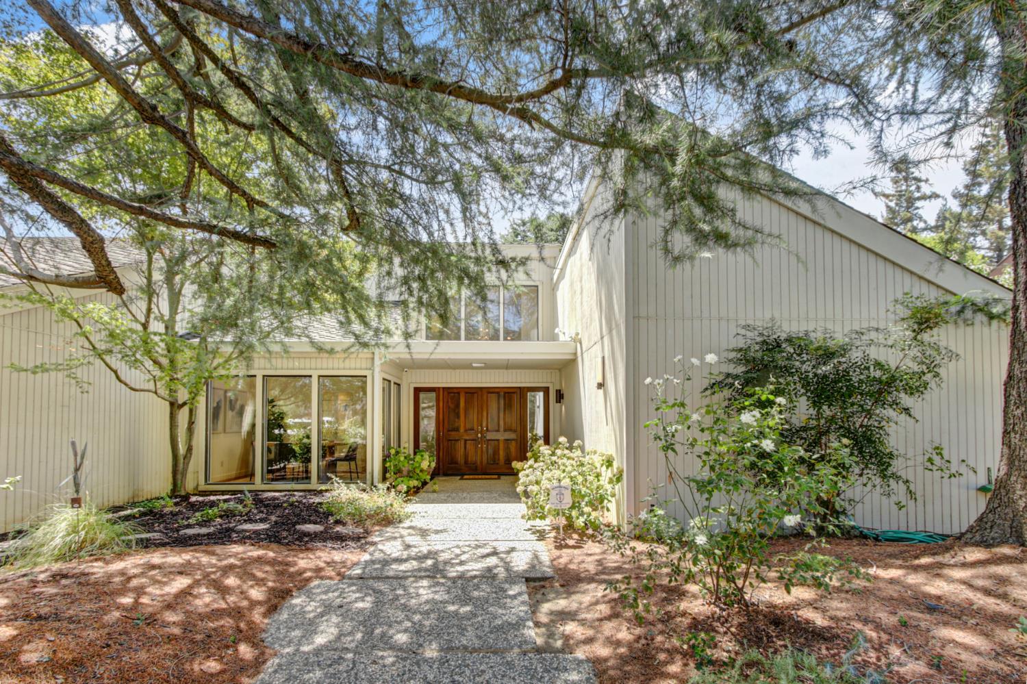 1612 Baylor Court
