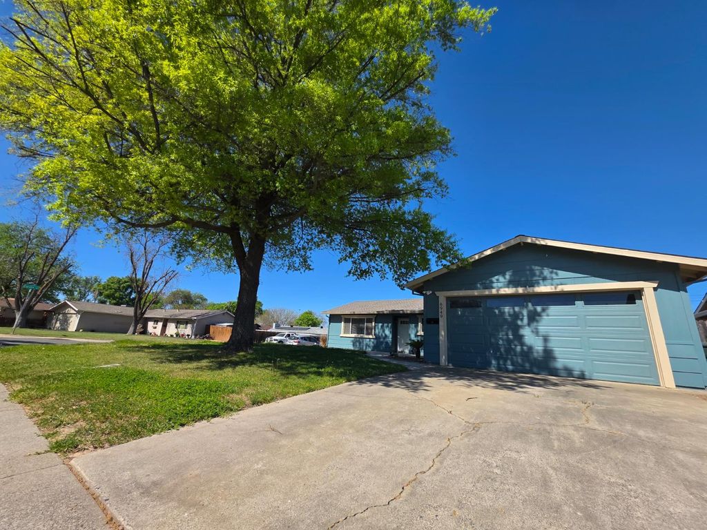 Photo of 6949 Franela Way, Citrus Heights, CA 95621 (MLS # 226033813)