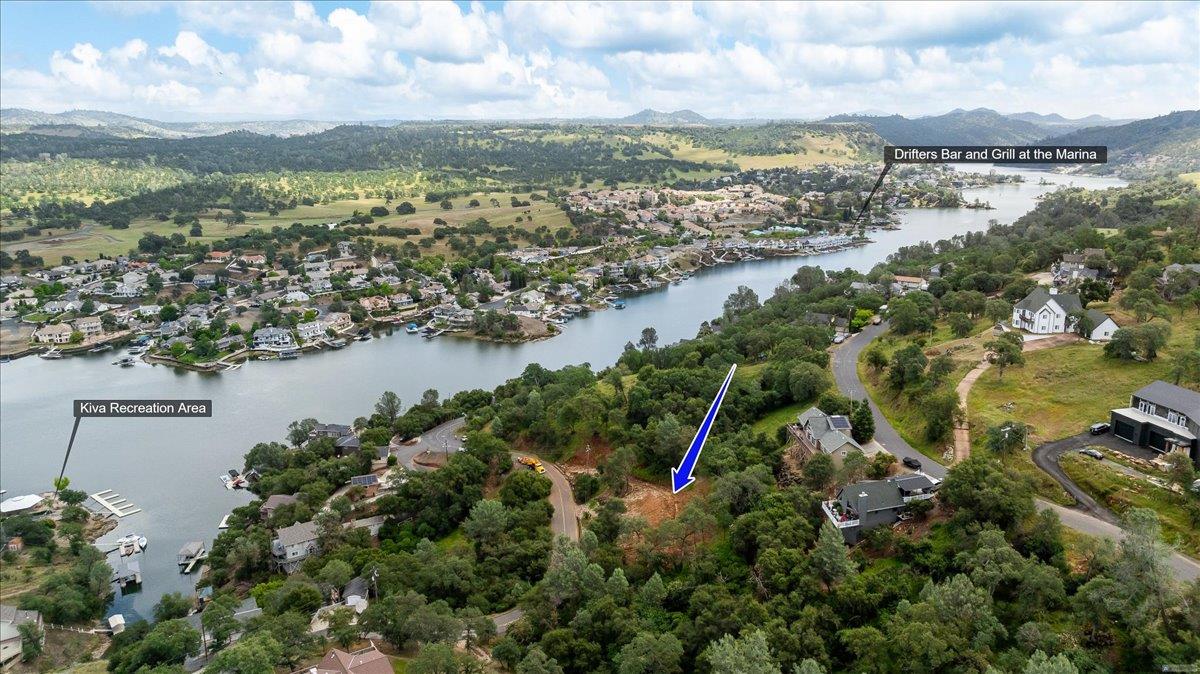 4756 Lakeshore Drive