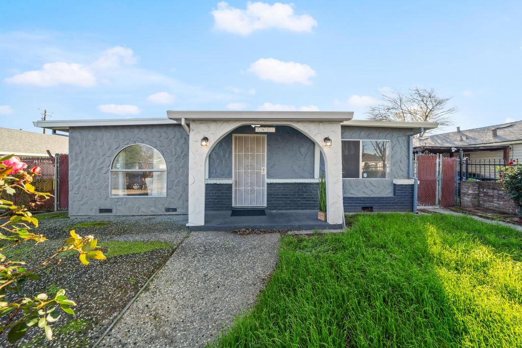 Photo of 7922 35th Avenue, Sacramento, CA 95824 (MLS # 226005589)
