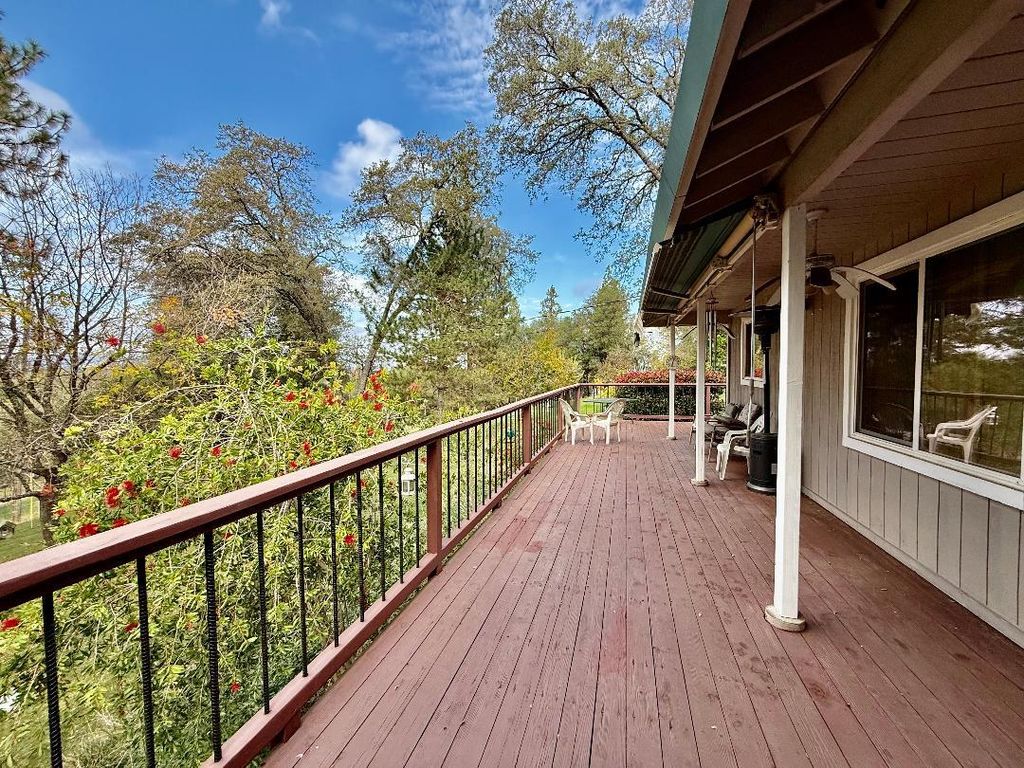 Photo of 4721 Elen Ct, Shingle Springs, CA 95682 (MLS # 225143417)