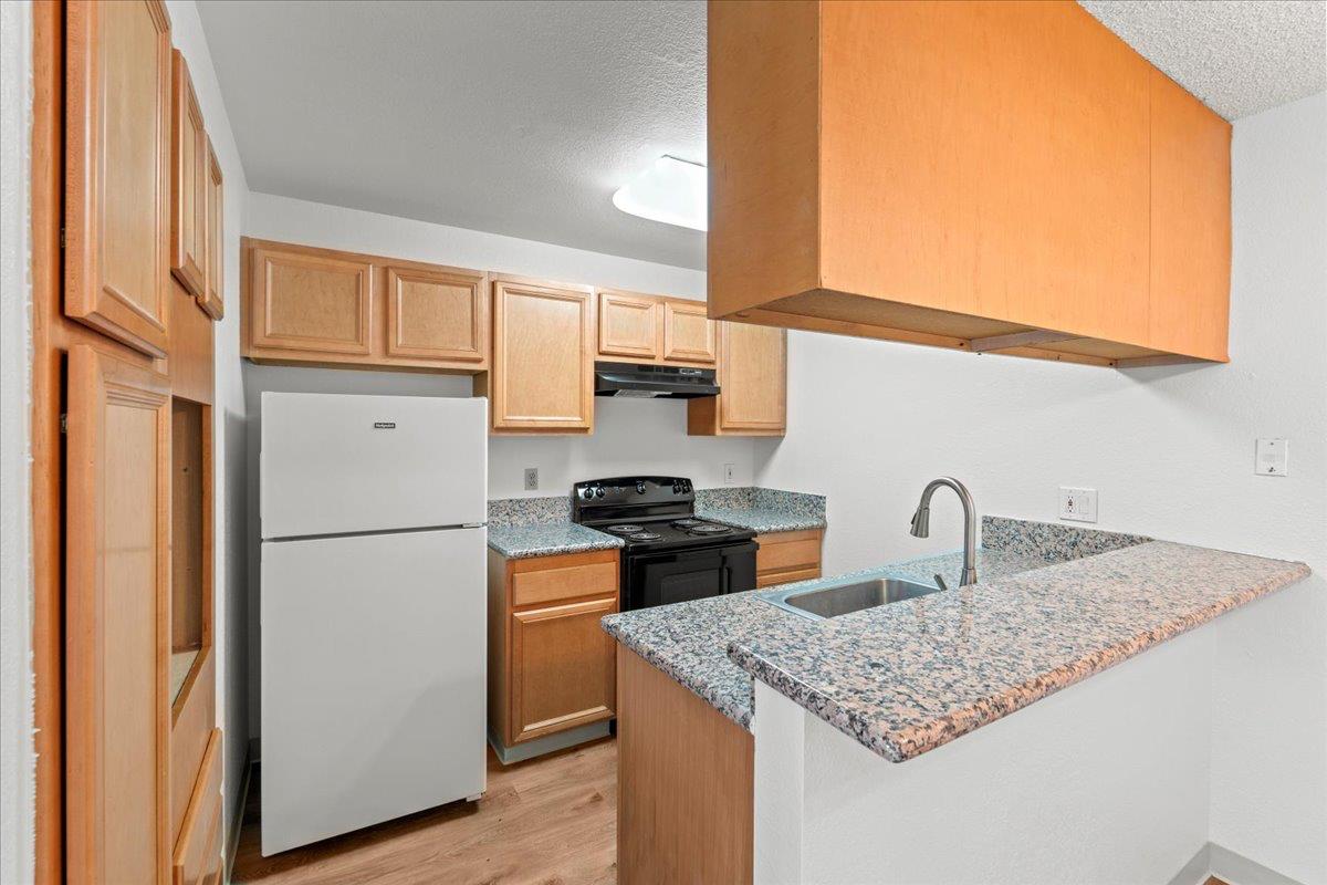 3939 Madison Avenue 214