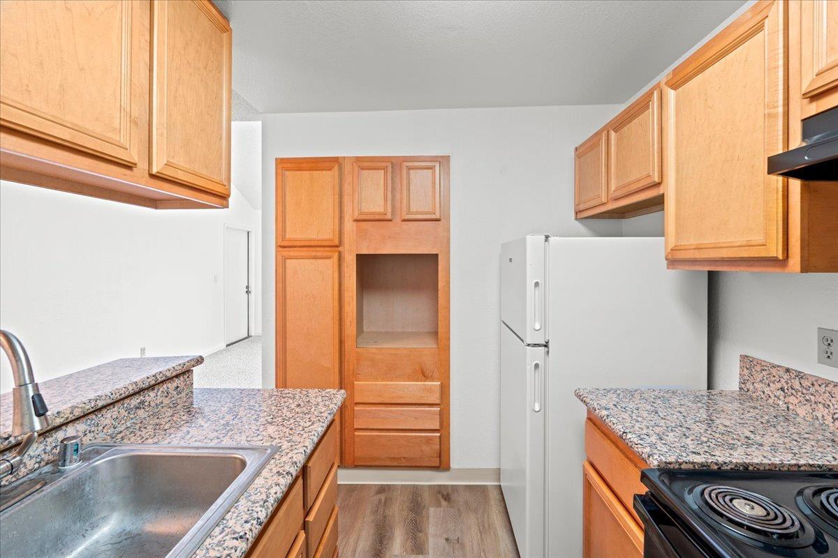 3939 Madison Avenue 214
