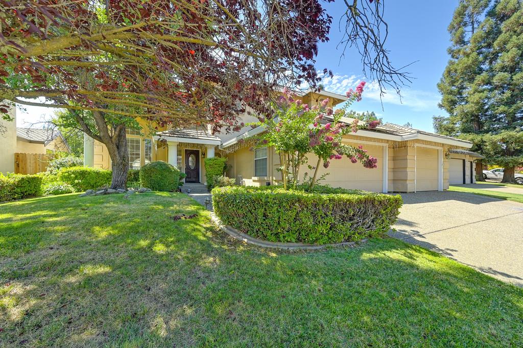 6051 Kenneth Oak Way