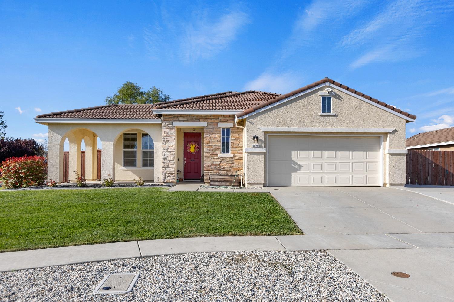 1029 Broken Spur Way